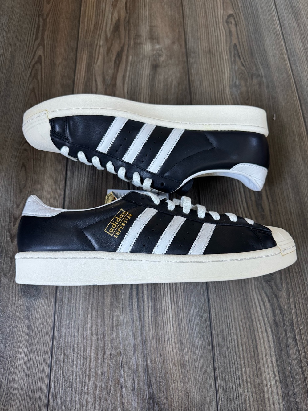 adidas Black & White Superstar 82 Vintage Sneakers with Gold Logo Mens 10.5